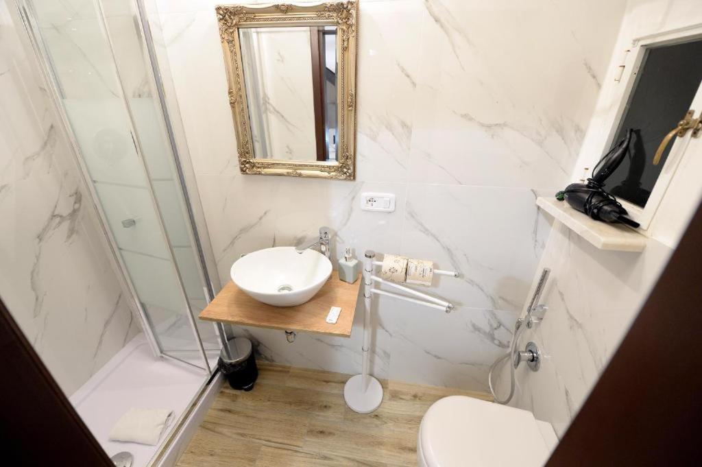 K'Alma Apartment Colosseo - Leopardi Рим Екстериор снимка